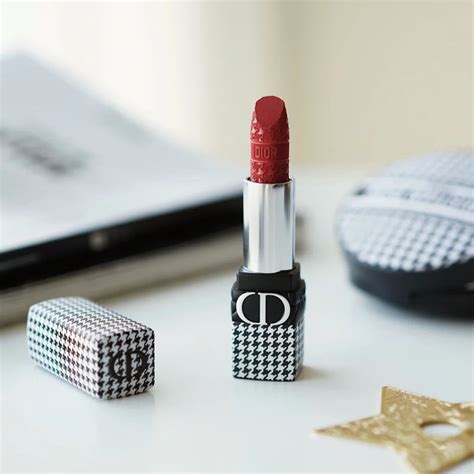 engraved lipstick dior.